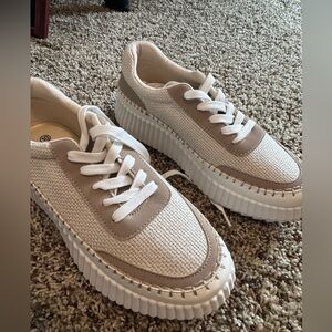 Stylish Women's Sneakers in Cream and Tan